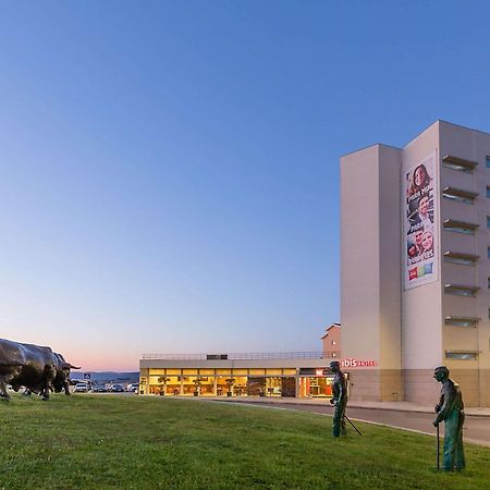 Hotel Ibis Braganca Exterior photo