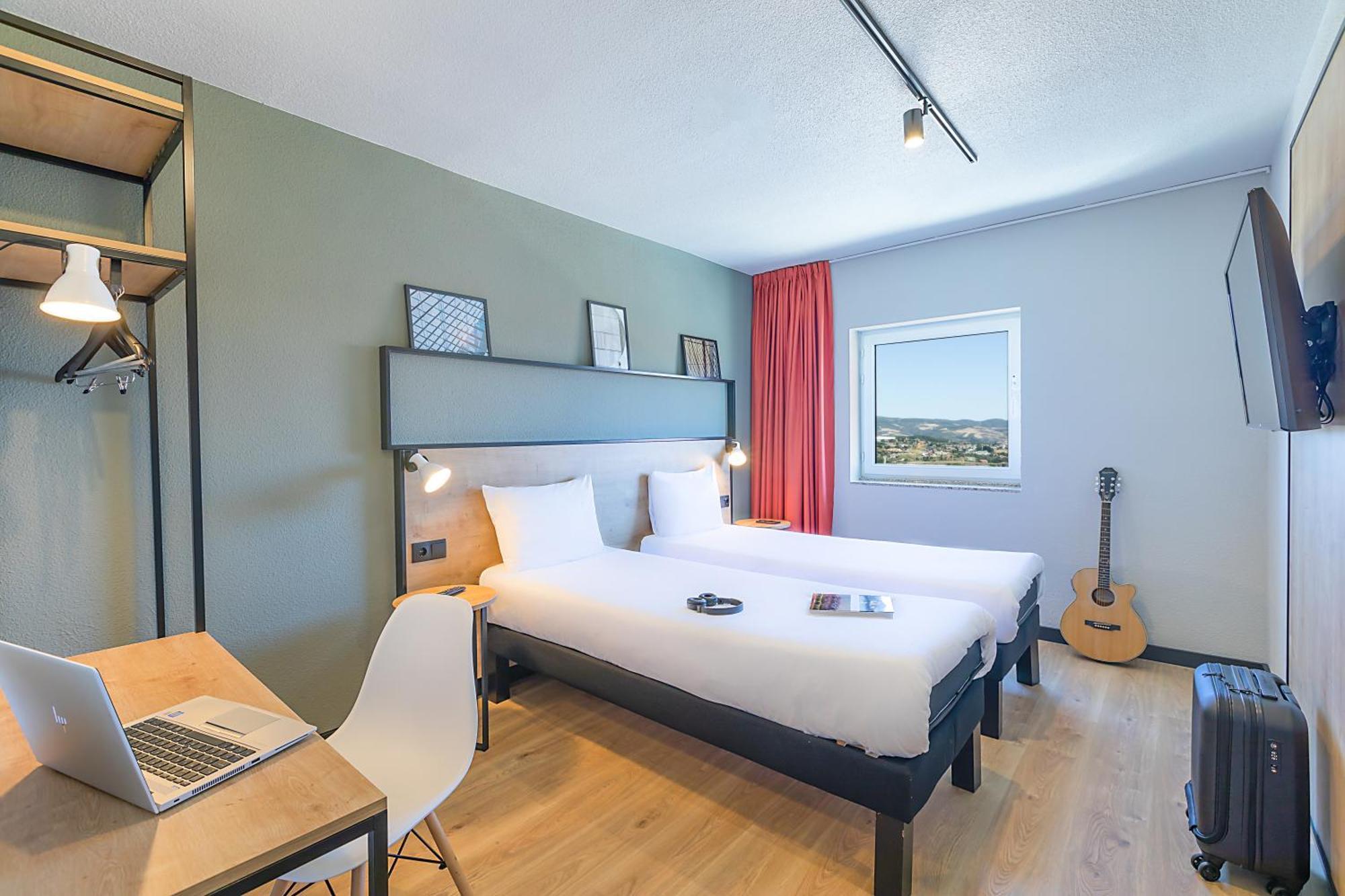 Hotel Ibis Braganca Exterior photo